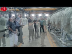 Un client russe visite l'atelier de transformation de la pomme de terre